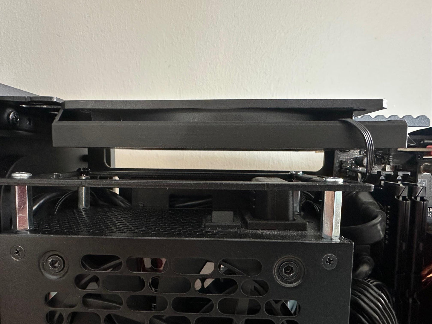Fractal Terra - Top Fan Bracket for 15mm or 25mm fan - All notches 1-7 compatible - All fans compatible