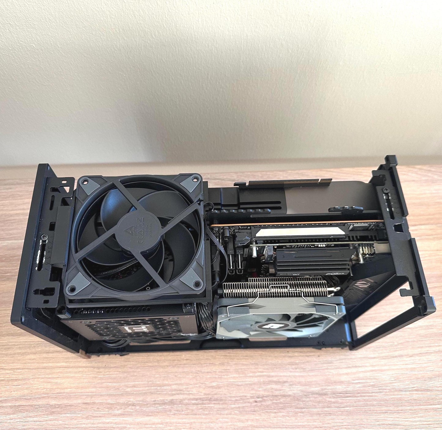Fractal Terra - Top Fan Bracket for 15mm or 25mm fan - All notches 1-7 compatible - All fans compatible
