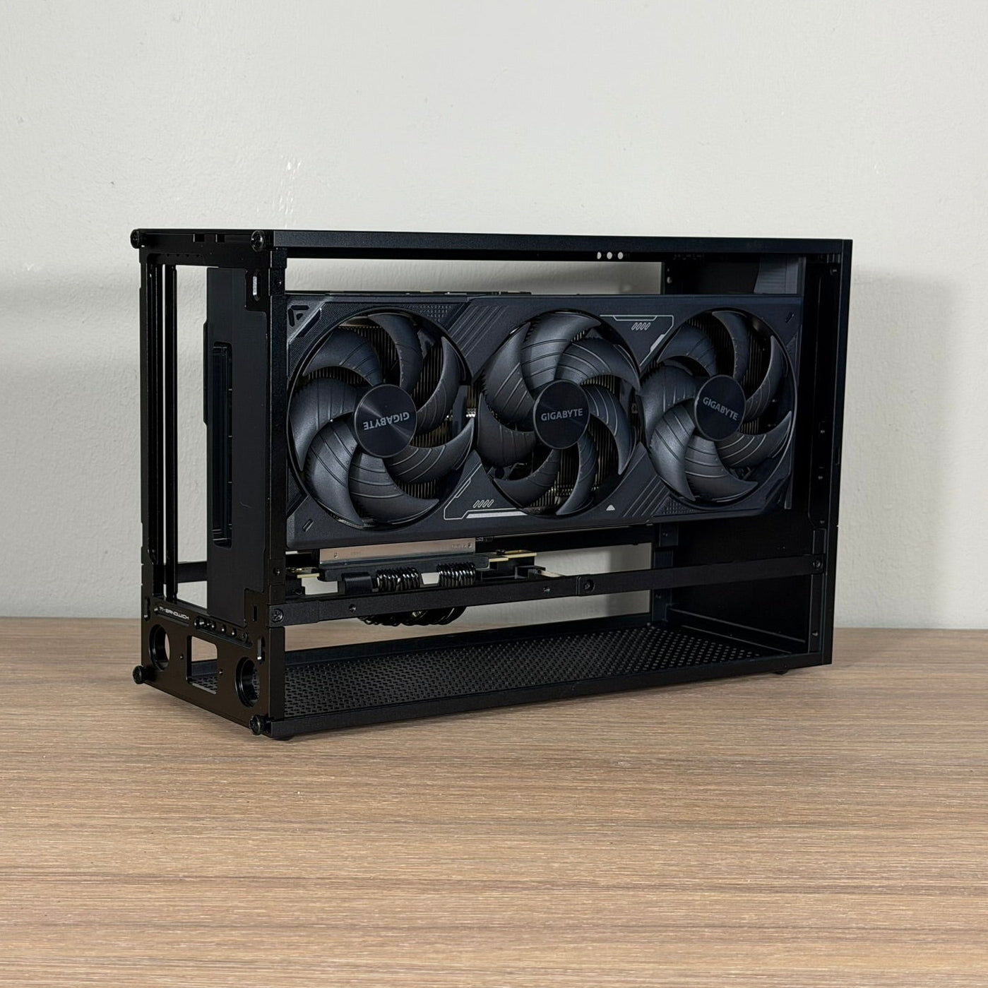 Gigabyte Windforce RTX 5070Ti / 5080 OC 16GB Travel Kit - FormD 2.1 / Ncase 2.5