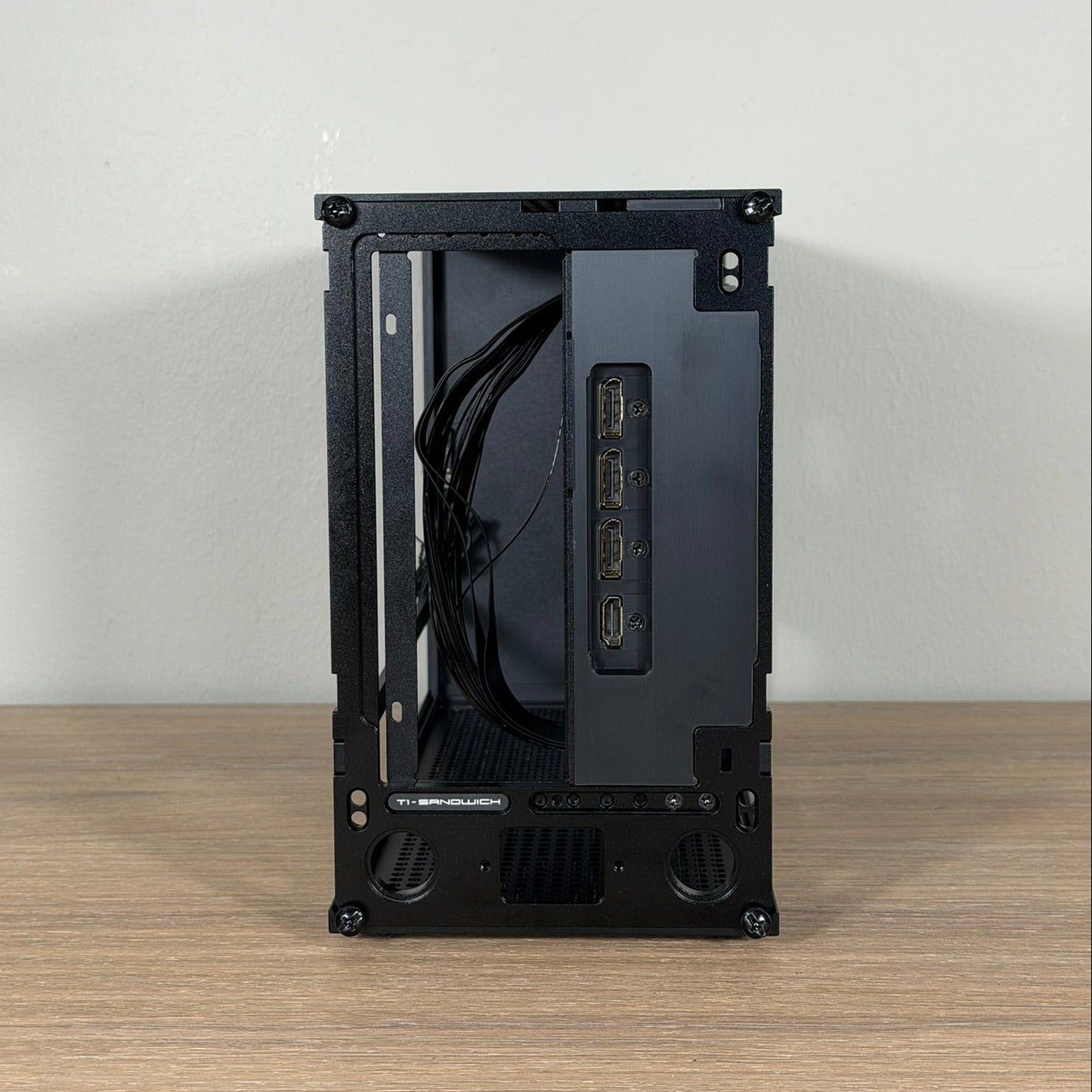 Gigabyte Windforce RTX 5070Ti / 5080 OC 16GB Travel Kit - FormD 2.1 / Ncase 2.5