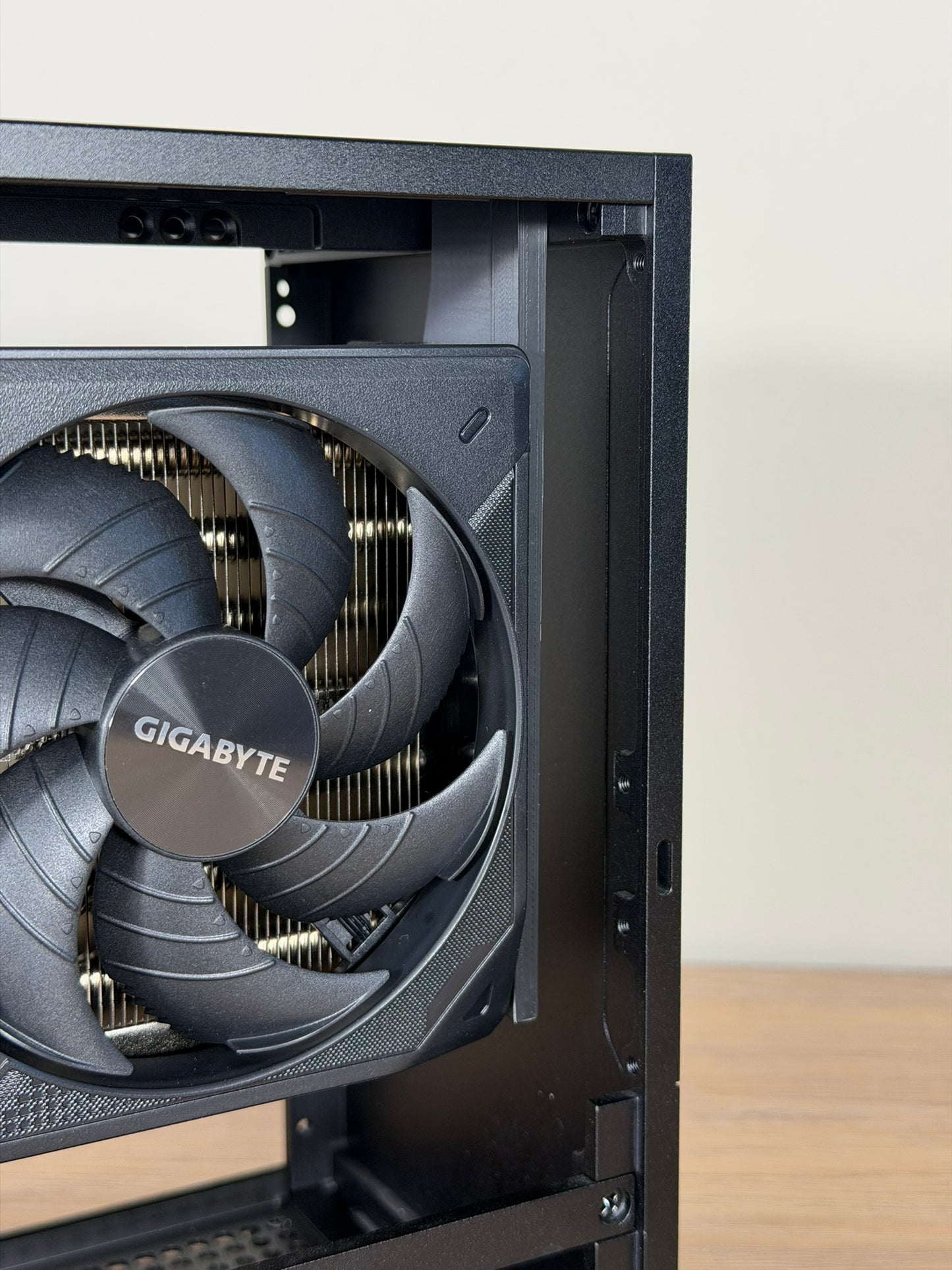 Gigabyte Windforce RTX 5070Ti / 5080 OC 16GB Travel Kit - FormD 2.1 / Ncase 2.5