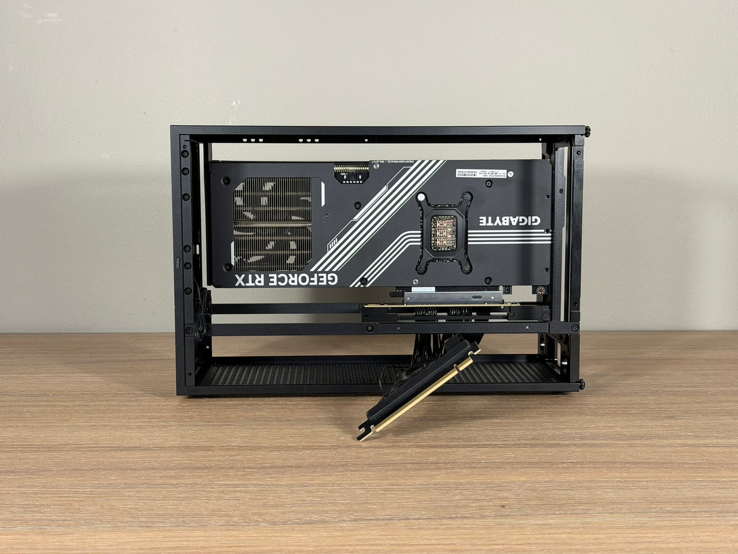 Gigabyte Windforce RTX 5070Ti / 5080 OC 16GB Travel Kit - FormD 2.1 / Ncase 2.5