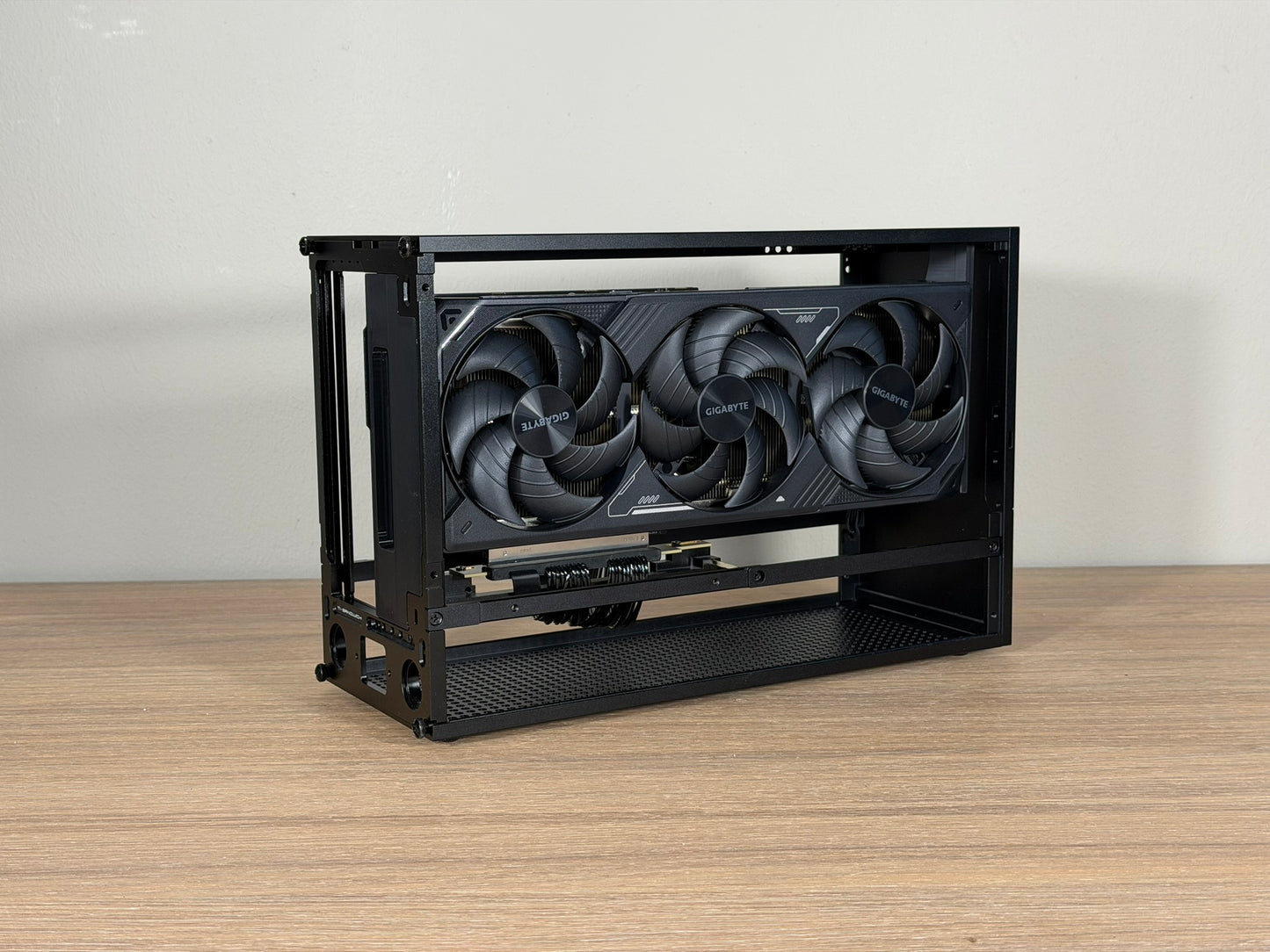 Gigabyte Windforce RTX 5070Ti / 5080 OC 16GB Travel Kit - FormD 2.1 / Ncase 2.5