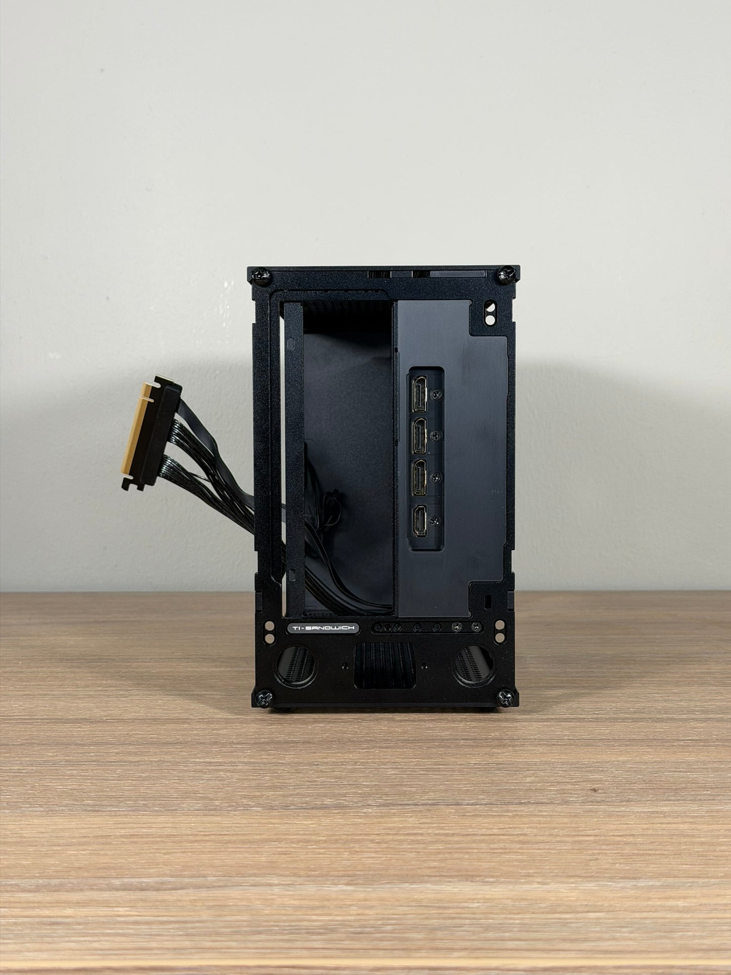 Gigabyte Windforce RTX 5070Ti / 5080 OC 16GB Travel Kit - FormD 2.1 / Ncase 2.5
