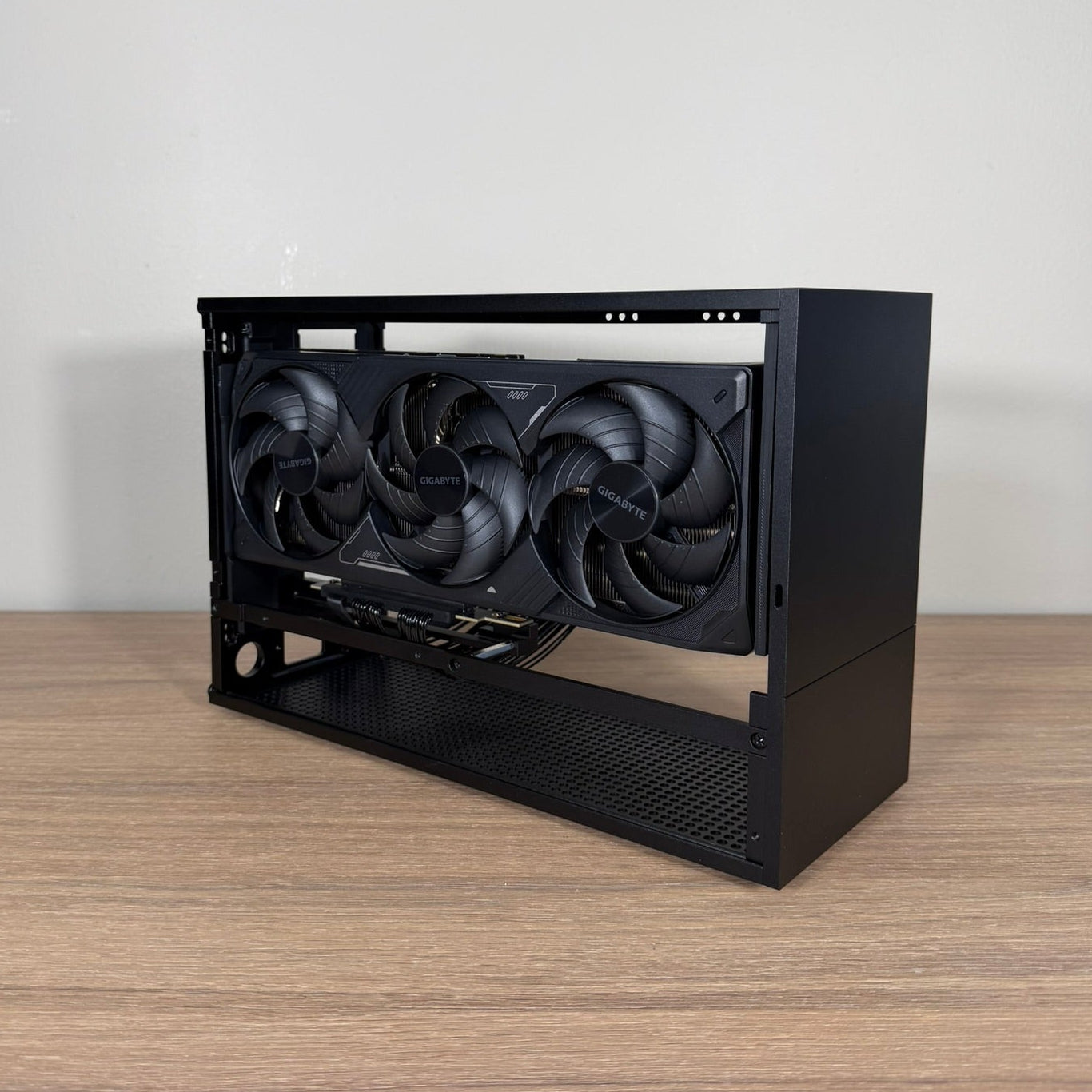 Gigabyte Windforce RTX 5070Ti / 5080 OC 16GB Travel Kit - FormD 2.1 / Ncase 2.5