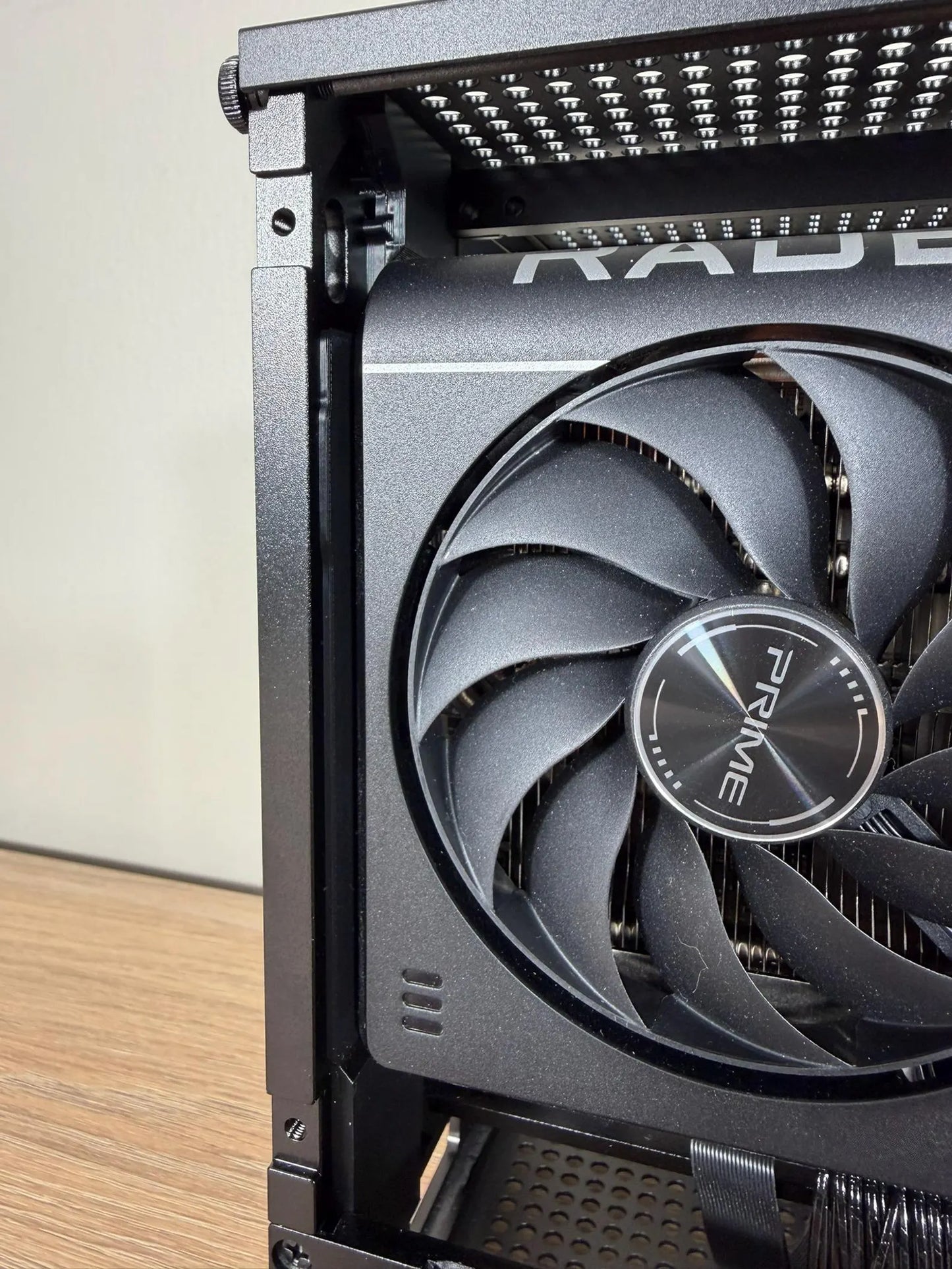 Asus Prime Radeon RX 9070 XT OC - Travel Kit FormD T1 2.1 - Ncase T1 2.5