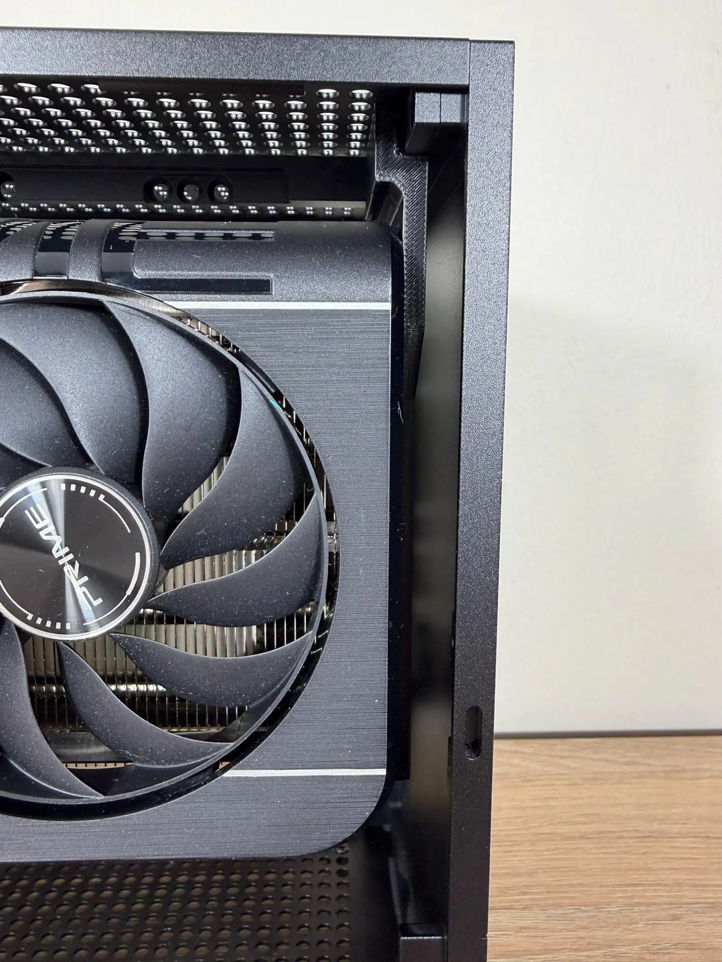 Asus Prime Radeon RX 9070 XT OC - Travel Kit FormD T1 2.1 - Ncase T1 2.5