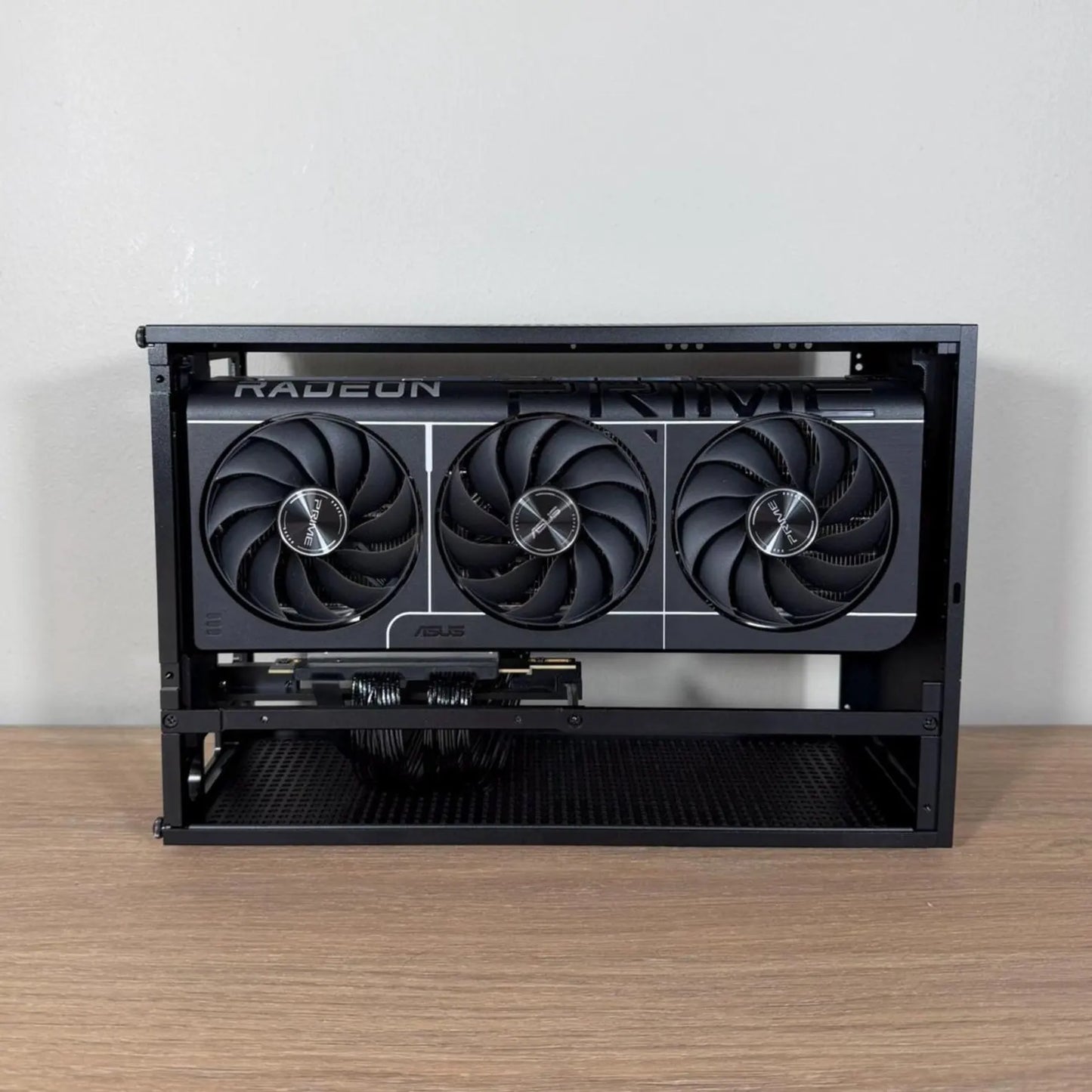 Asus Prime Radeon RX 9070 XT OC - Travel Kit FormD T1 2.1 - Ncase T1 2.5